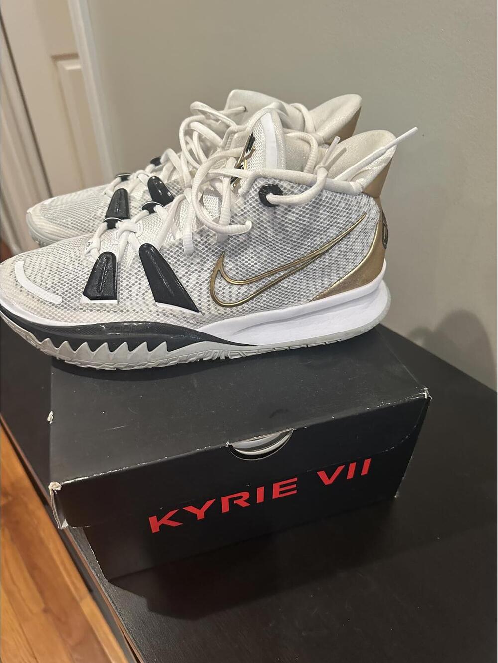 Nike Kyrie VII Basketball Shoes-Sz 8.5 - Stylish and Durable